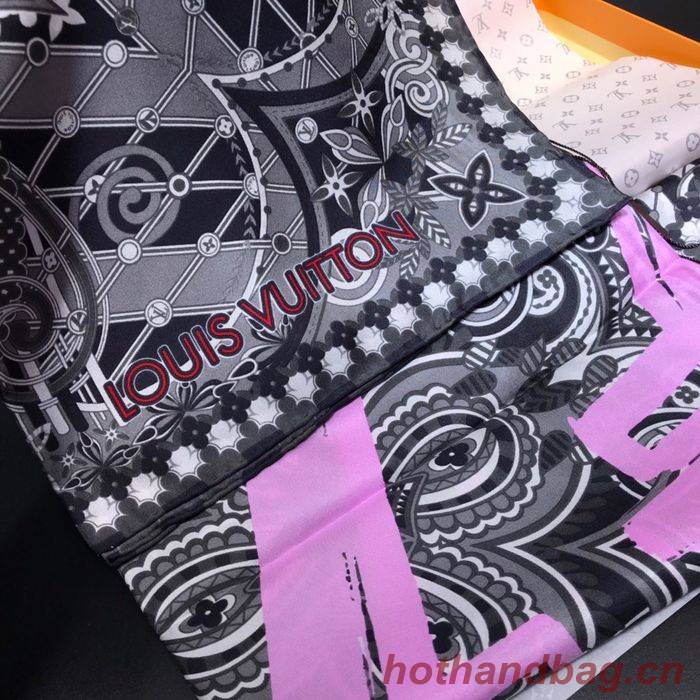 Louis Vuitton Scarf LVS00138